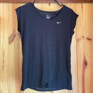 Nike dri-fit workout tee
Size: Small